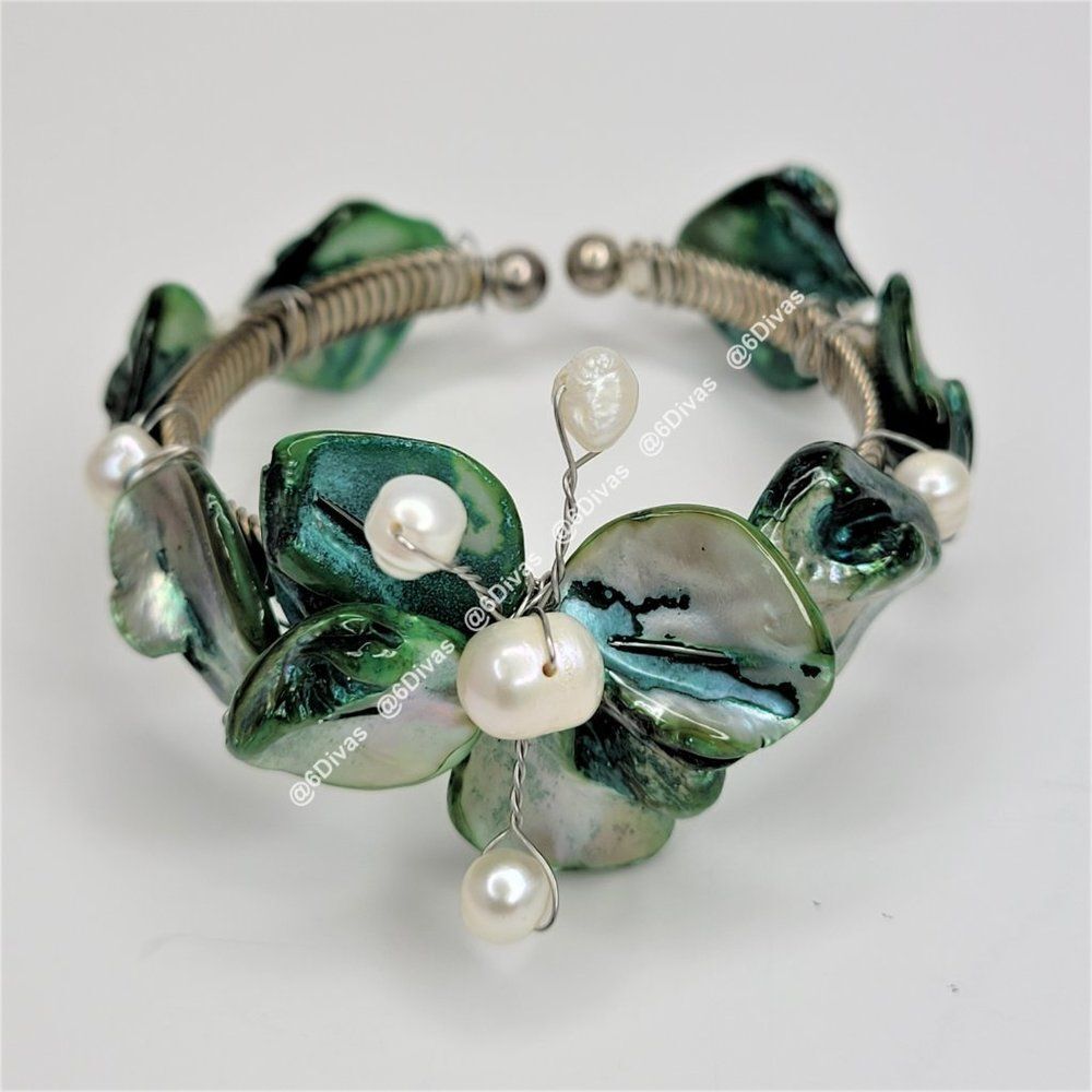 𝅺GREEN Sea Shell and Pearls Adjustable  Cuff Bracelet
